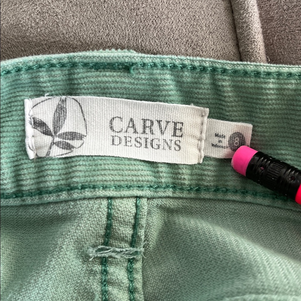 Carve Designs Oahu 4” Green Corduroy Shorts - Sz 8 - Picture 7 of 11